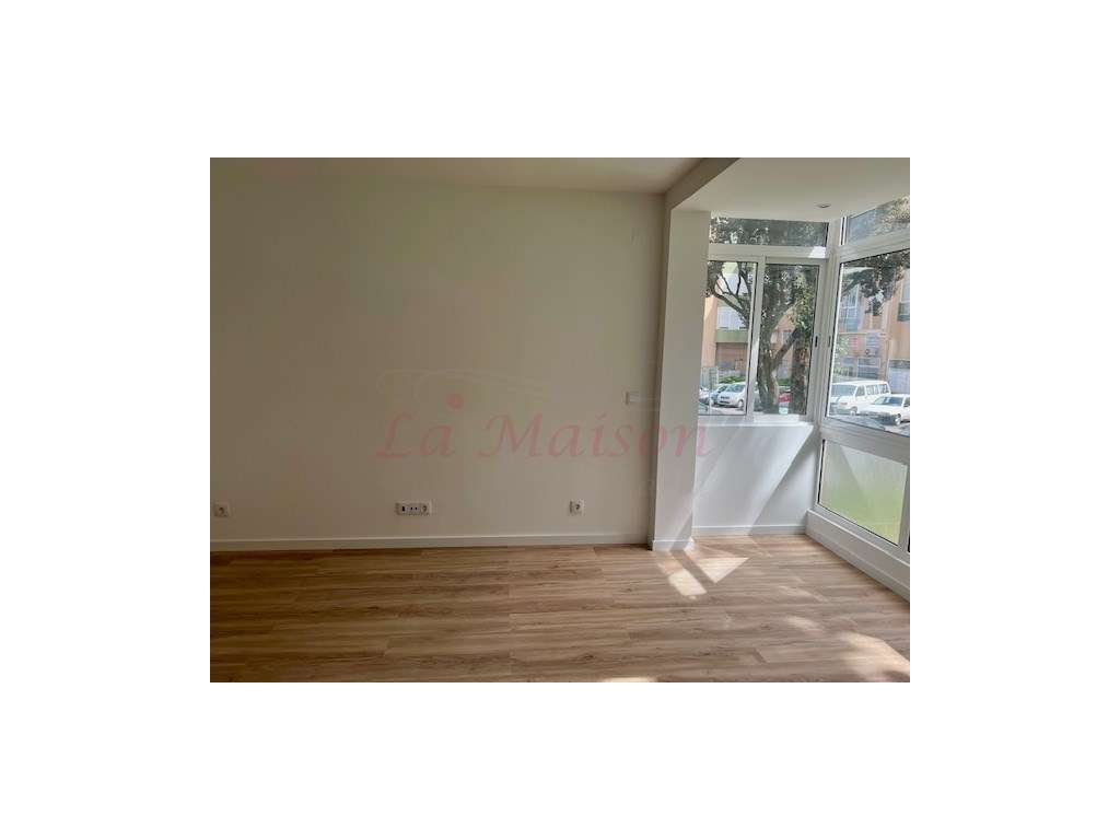 Apartamento T3 totalmente remodelado na Amadora-8