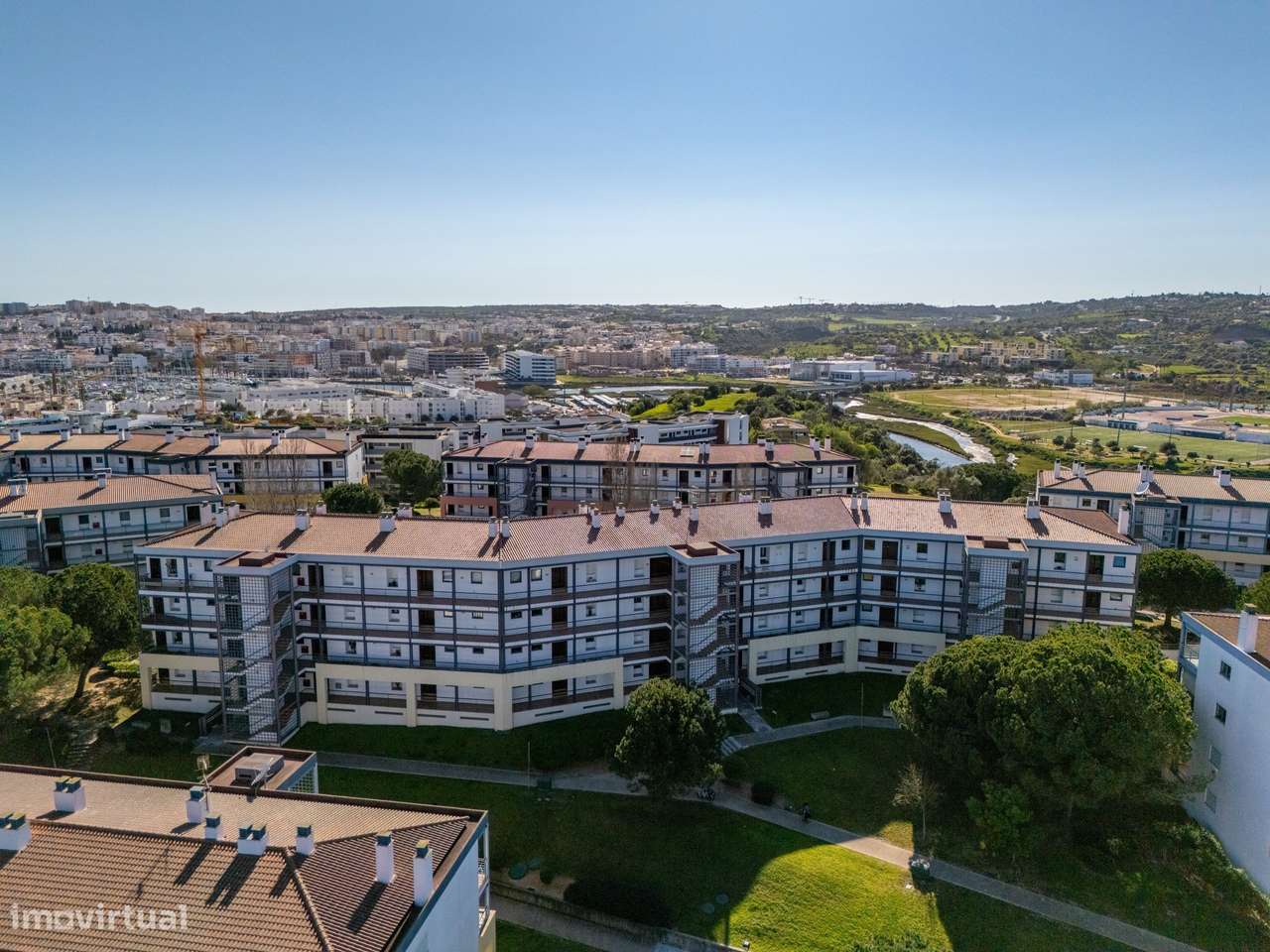 Apartamento de 2 quartos em Marina Park com grande terraço, piscina e-16