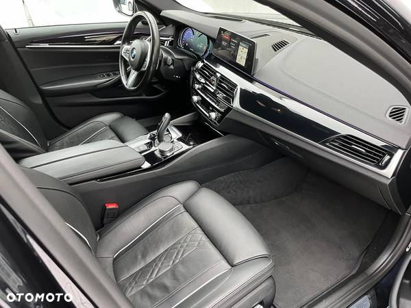 BMW Seria 5 M550d xDrive - 16