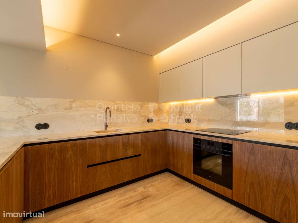 Apartamento T3 renovado com varanda em Lisboa - Grande imagem: 4/22