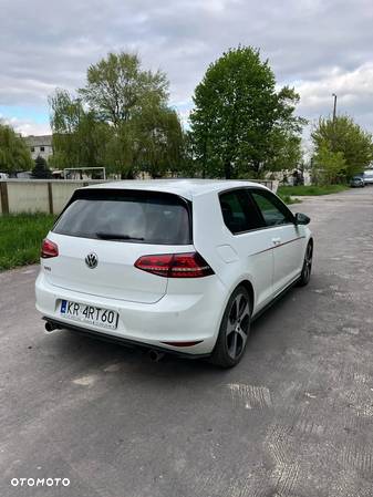 Volkswagen Golf - 5