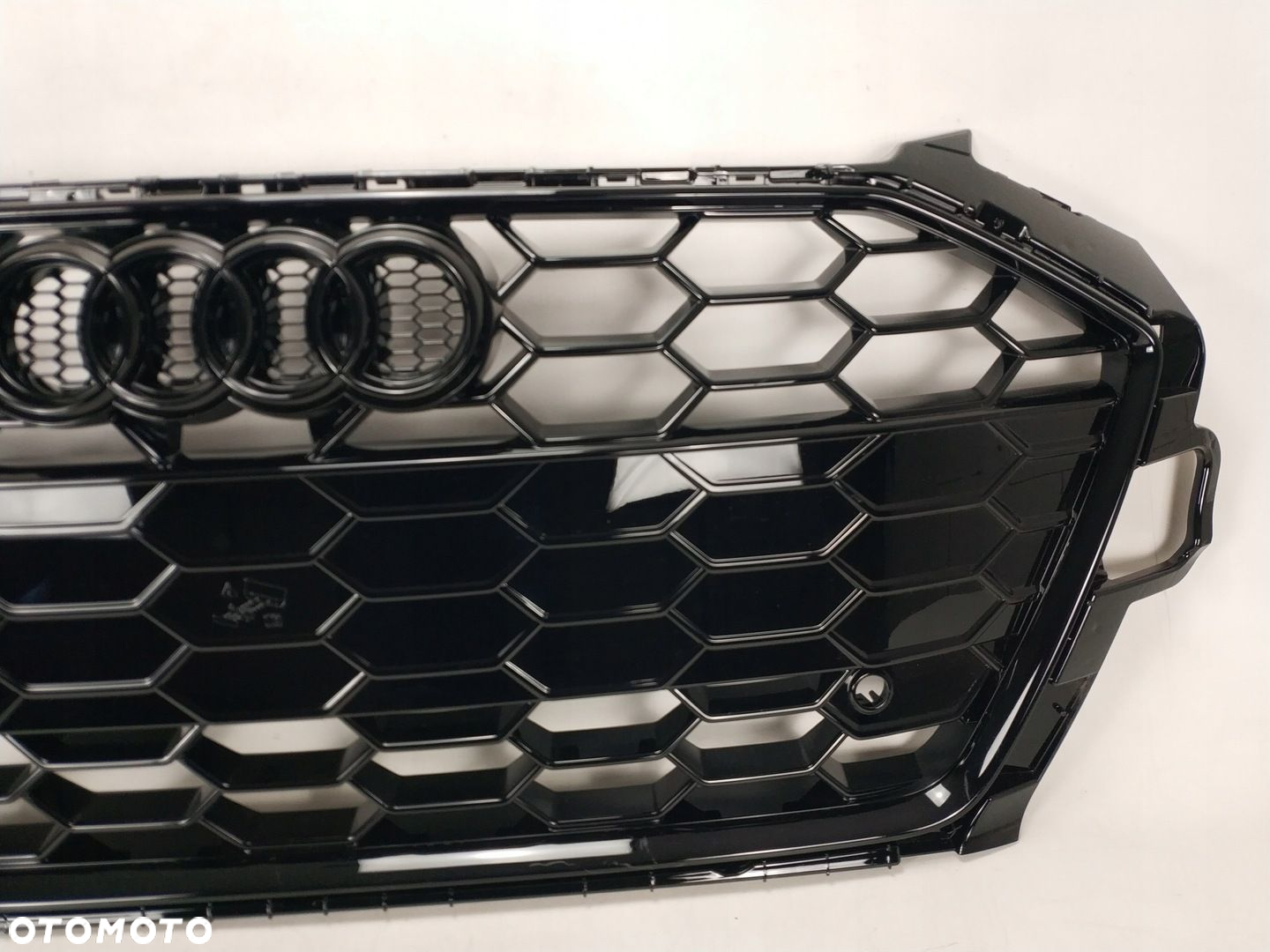 AUDI A4 B9 LIFT 8W0 grill atrapa silnika emblemat - 3