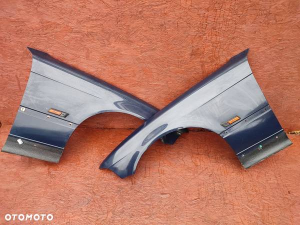 BMW E36 COUPE / CABRIO ORYGINALNE BŁOTNIKI PRZEDNIE LEWY / PRAWY PRZED-LIFT W DOBRYM STANIE O NR. 8 215 287 / 8 215 288 OEM - 1