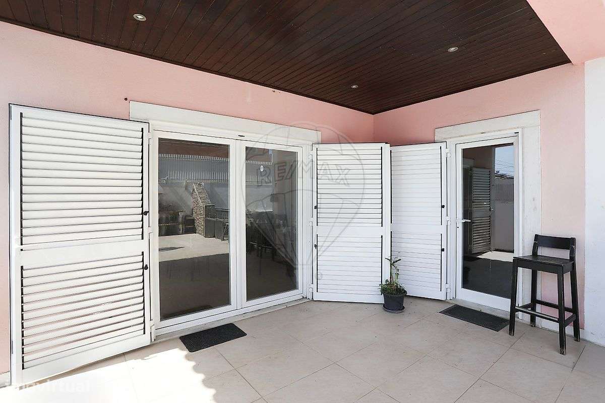 Moradia T5 para venda-7