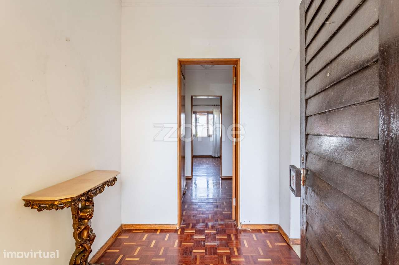 Moradia T4 em verdadeiro oásis urbano-27