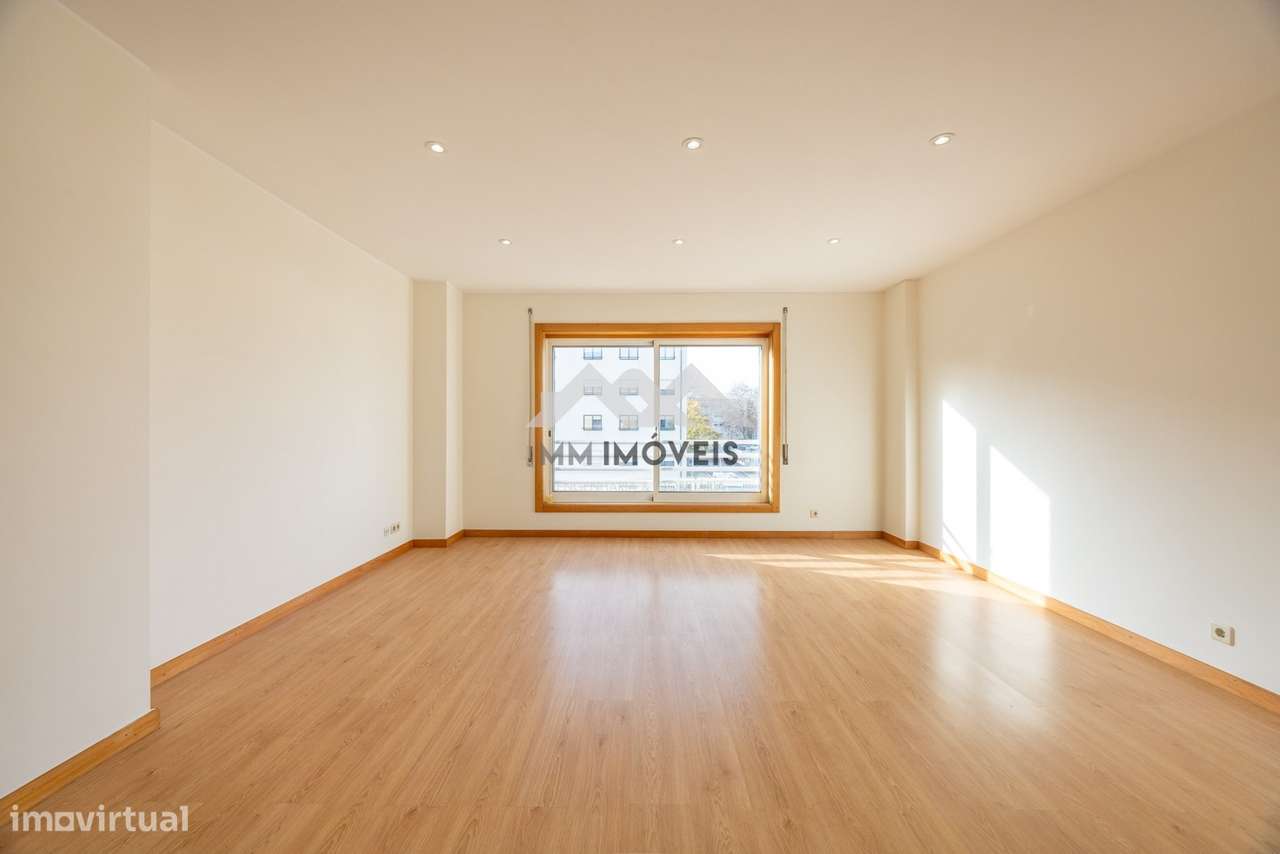 Apartamento T2 | Senhora da Hora | METRO | Garagem | Arrumo-21