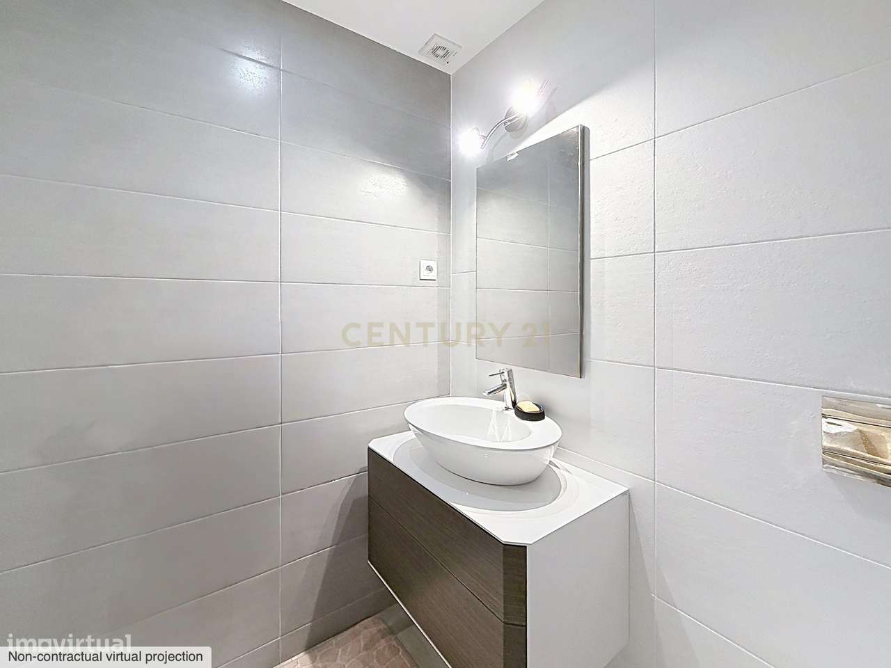 Moradia T3 Térrea Renovada à Venda na Nazaré | Quintal | Suite | Pront-23