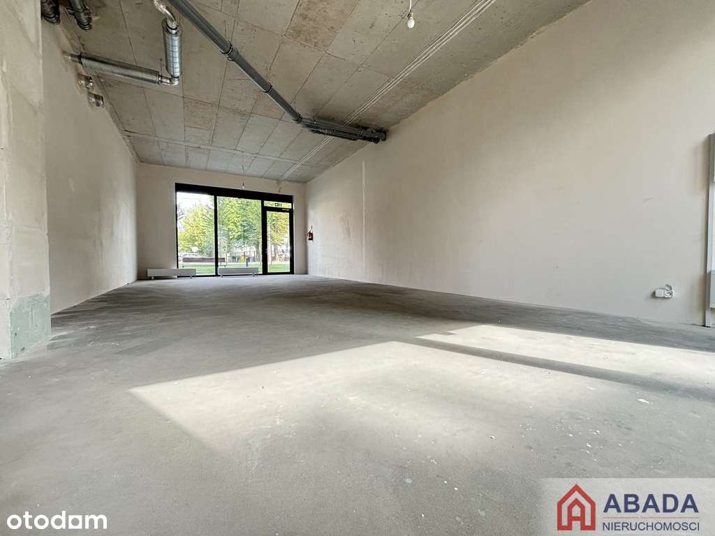 Lokal z dużymi witrynami od głównej ulicy | Promo-9