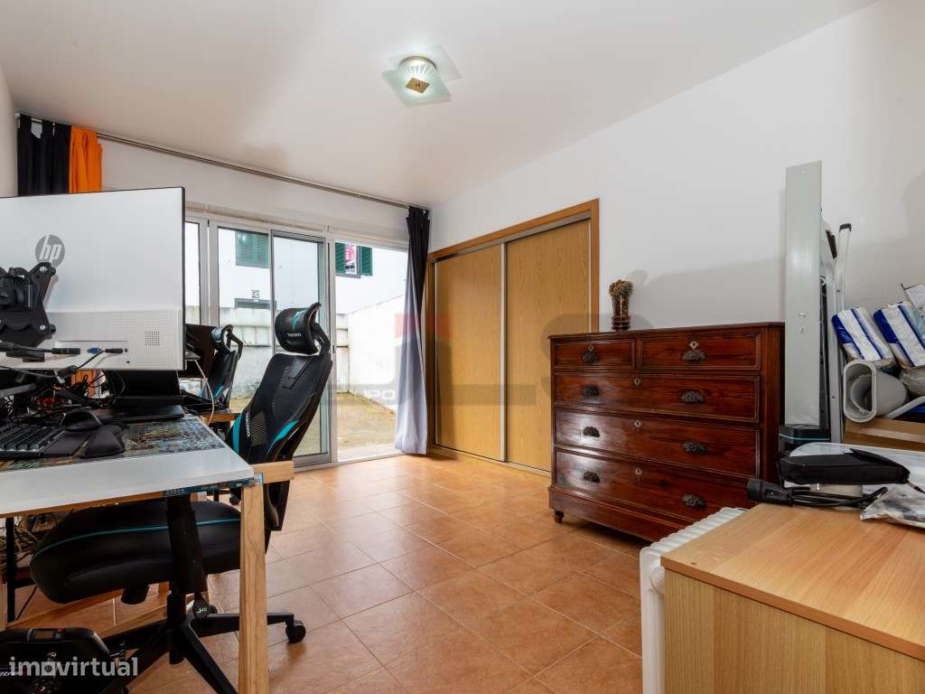 Moradia Térrea em Fenais da Luz: Conforto e Proximidade ao Mar-9