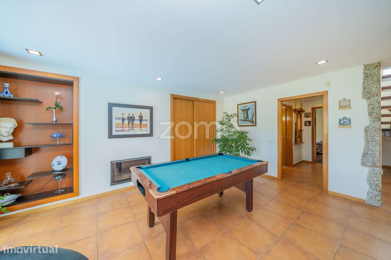 Moradia T5 + 1 com Piscina em Espinho, Braga-28