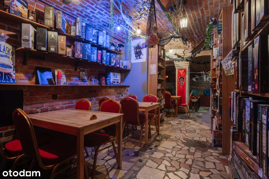 Dwupoziomowy lokal usługowy z witryną-11