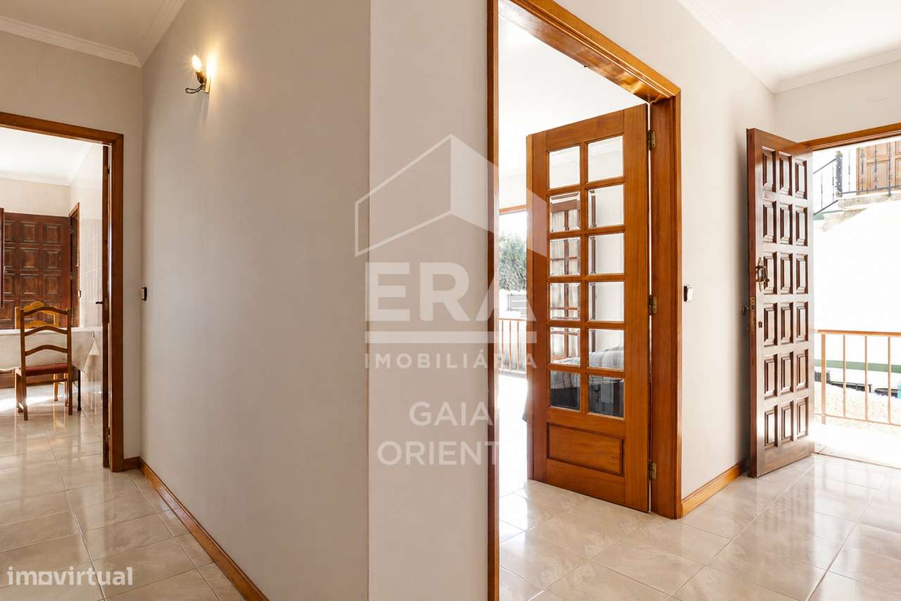 Moradia T4 Com Jardim e Garagem-5