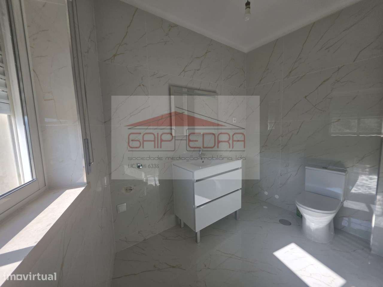 Apartamento T1 com 74 m2 totalmente restaurado Multiusos Alcobaça-17