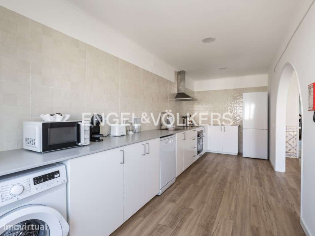 Moradia T4+3 remodelada na Charneca da Caparica-11