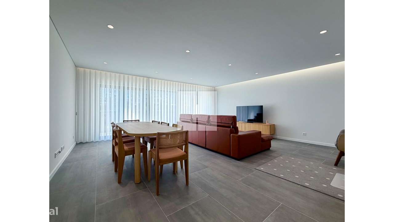 Moradia T4 Nova e Completa-19