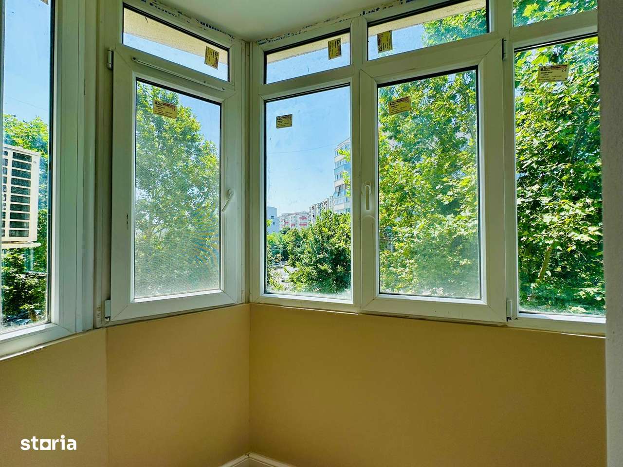 Apartament 3 Camere - Decomandat - 2 Minute Metrou Apărătorii Patriei-14