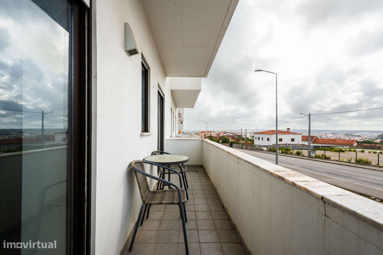 Apartamento T3, com vista castelo, na Urb. Vale do Mocho, em Leiria-15