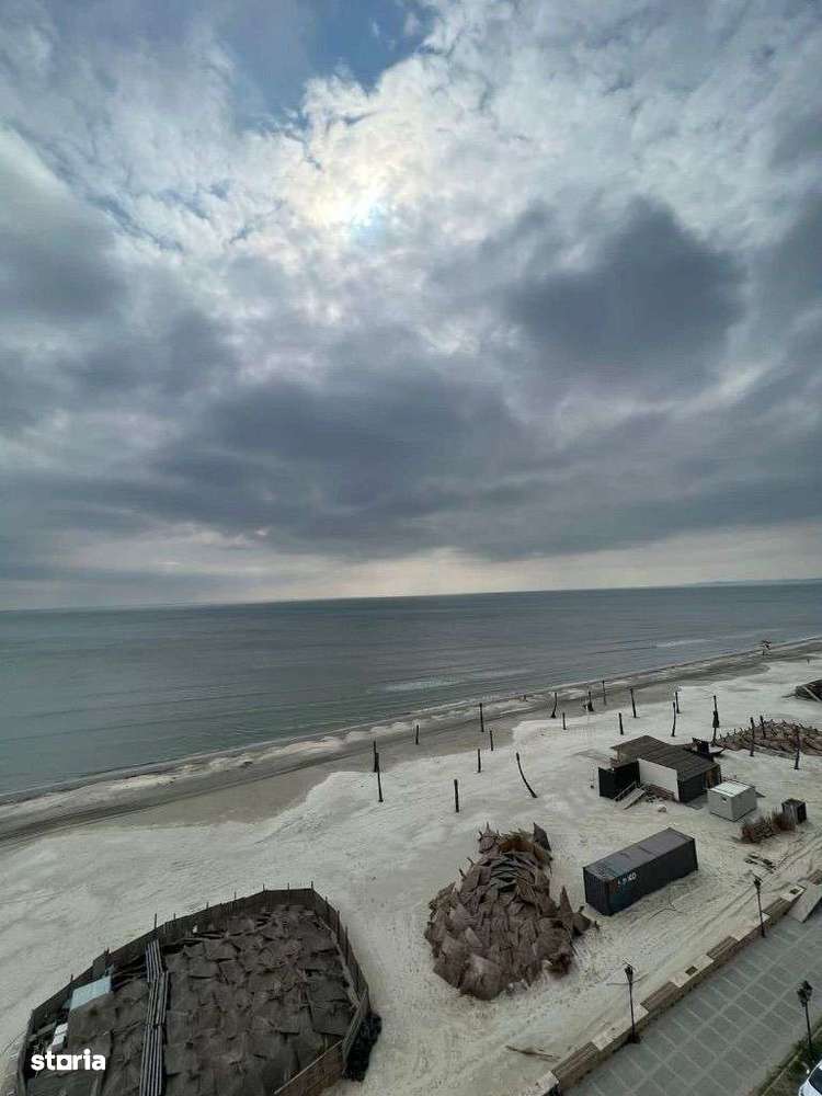Penthouse mobilat lux , vedere frontală la mare-4