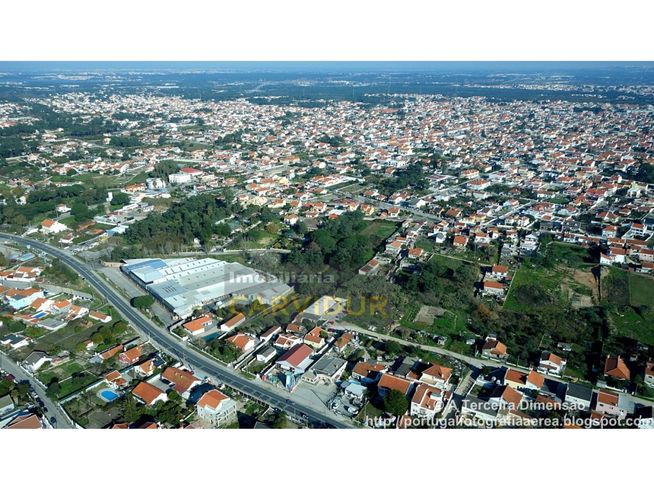 Moradia isolada térrea com piscina-16