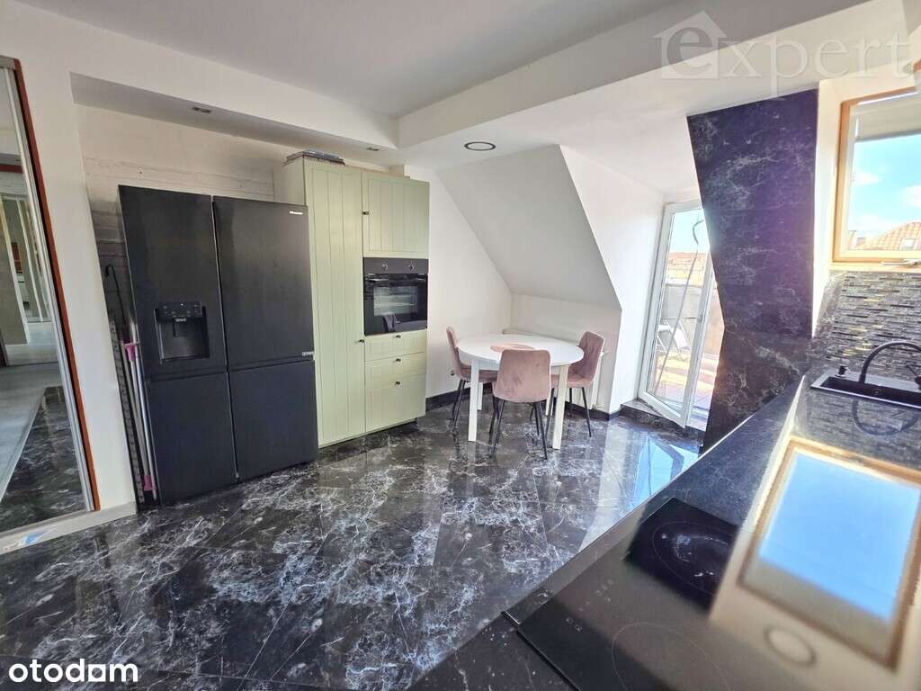 Dwa poziomy z tarasem i miejscem parkingowym-6