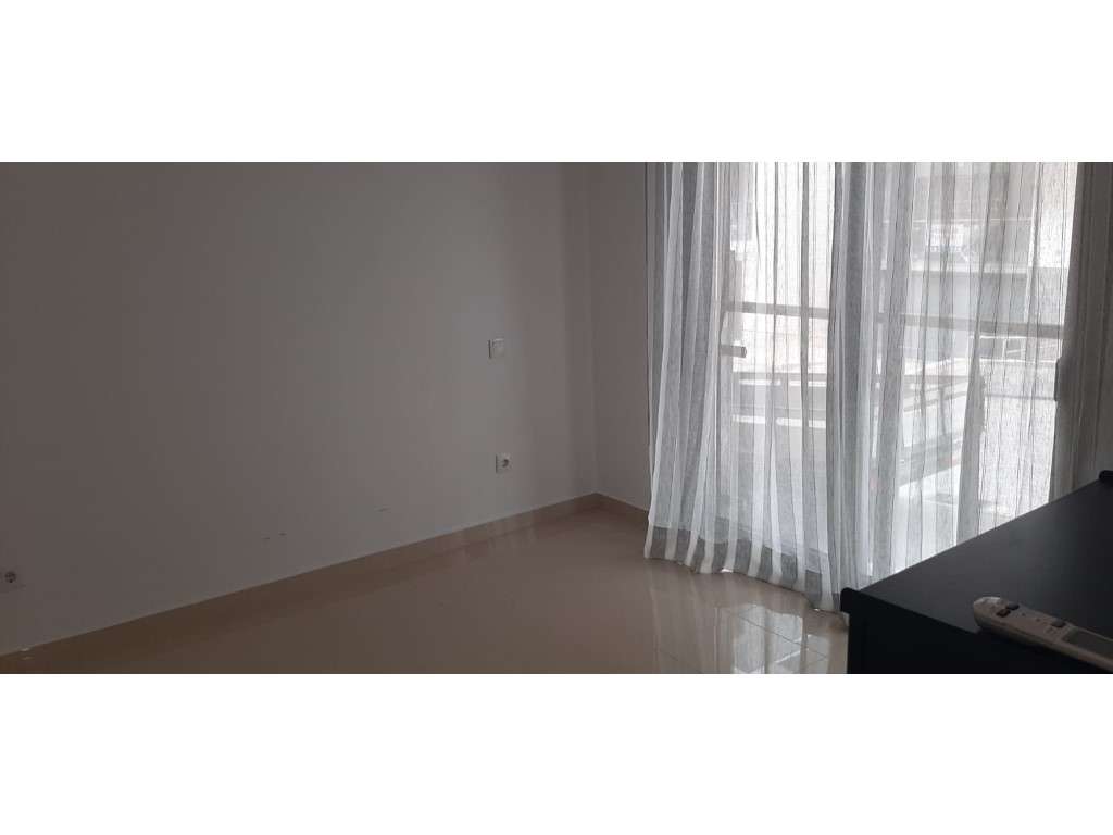 T1 novo arrendamento ao Ano em Quarteira - Grande imagem: 4/12