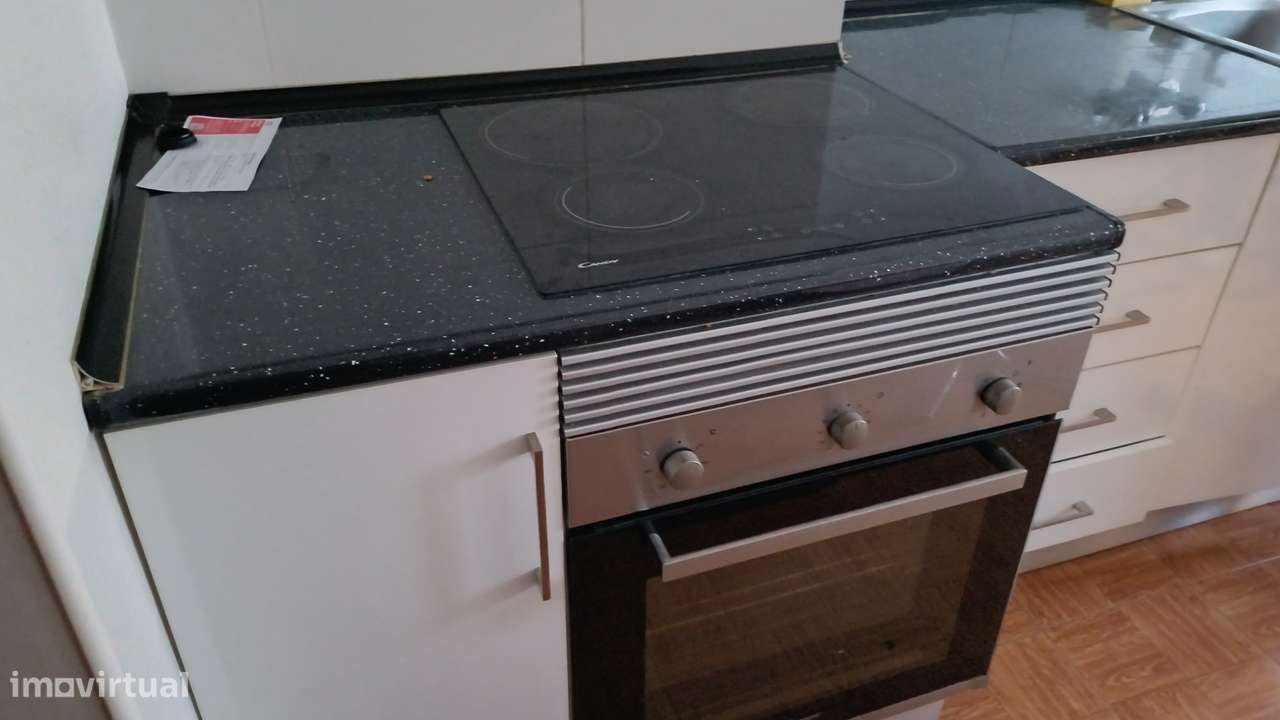 Cacém, T2 com Grande Varanda e Arrecadação! - Grande imagem: 2/16