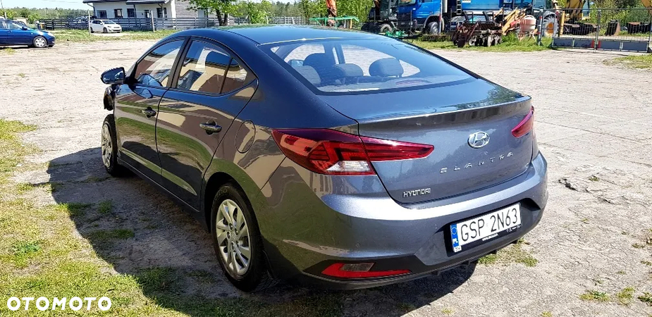 Hyundai Elantra 1.6 Premium - 10