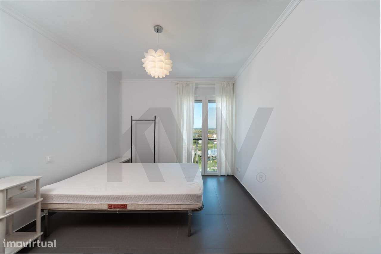 Apartamento T3 único com 3 lugares de estacionamento - VRSA-14