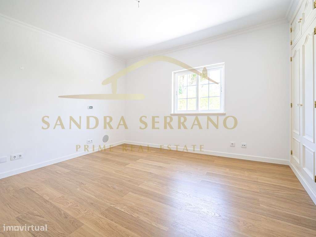 Moradia de traça tradicional com 7 assoalhadas-33