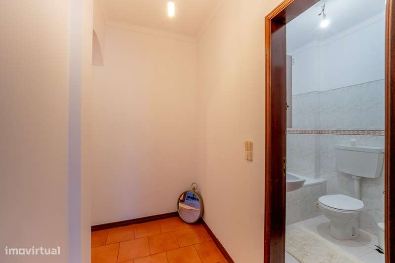 T1 próximo à CUF - Varanda e Estacionamento!-10