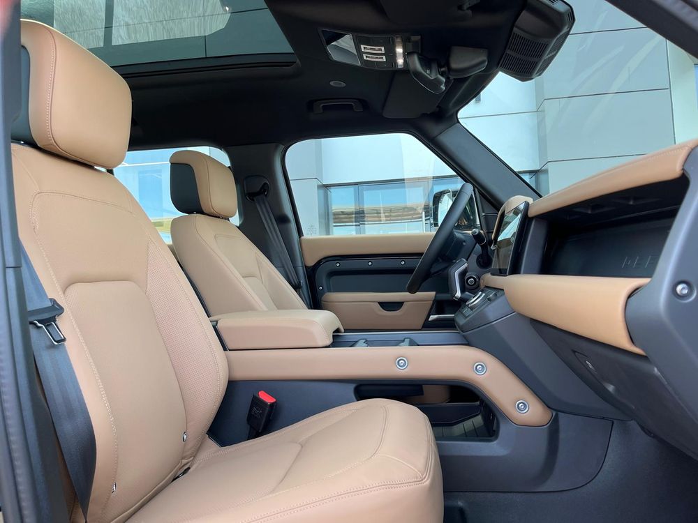 Land-Rover Defender 3.0 Diesel 250 KM — zdjęcie 7