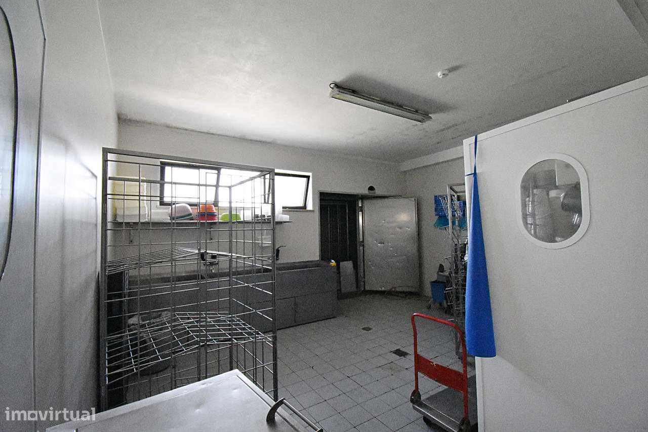 Fábrica em funcionamento para produção alimentar | Cacia, Aveiro-15