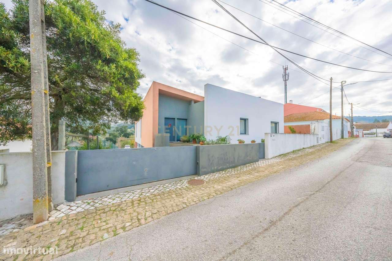 Moradia T5 Isolada, com Dois Pisos, Elevador e Terraço, com 800m2 de T - Grande imagem: 3/57