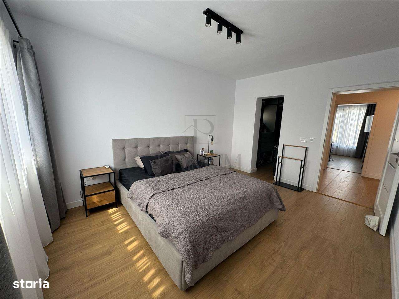 Duplex partial mobilat - canalizare - curte amenajata - Imagine principală: 5/18