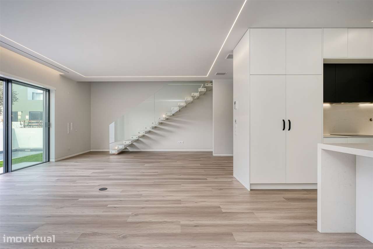 Moradia T4 de luxo com elevador, a estrear no Estoril. - Grande imagem: 5/33