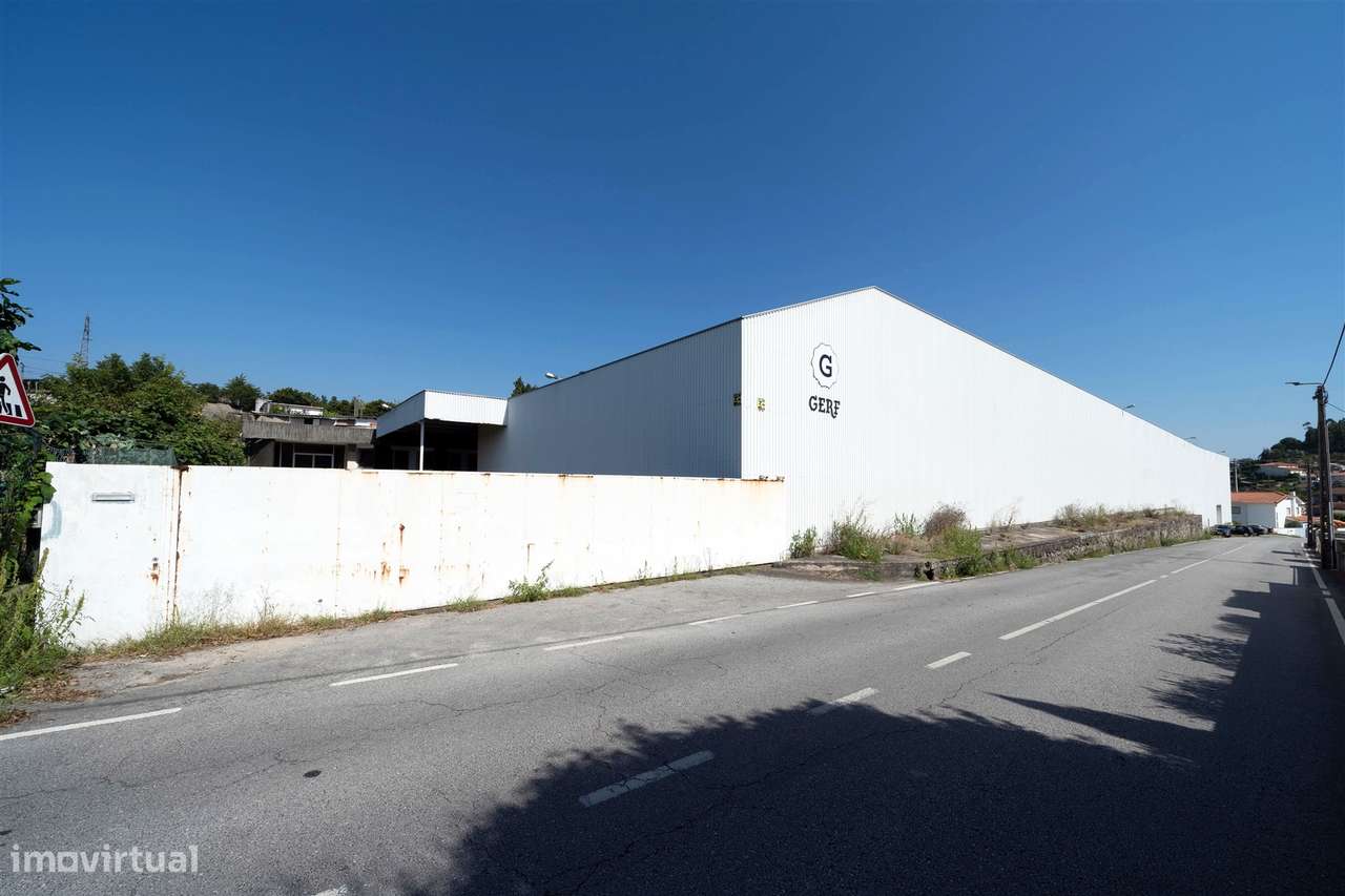 Armazém com 2737 m2 - Grande imagem: 2/12