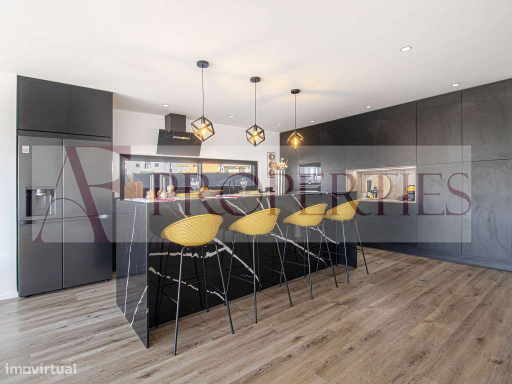 Moradia de luxo isolada com piscina aquecida, jardim e acabamentos ...-5