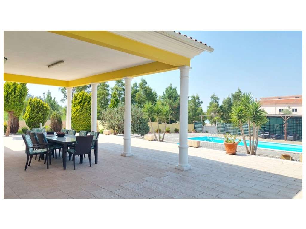 Moradia térrea, individual T4 com piscina e jacuzzi, zona Coimbrão - Grande imagem: 4/45