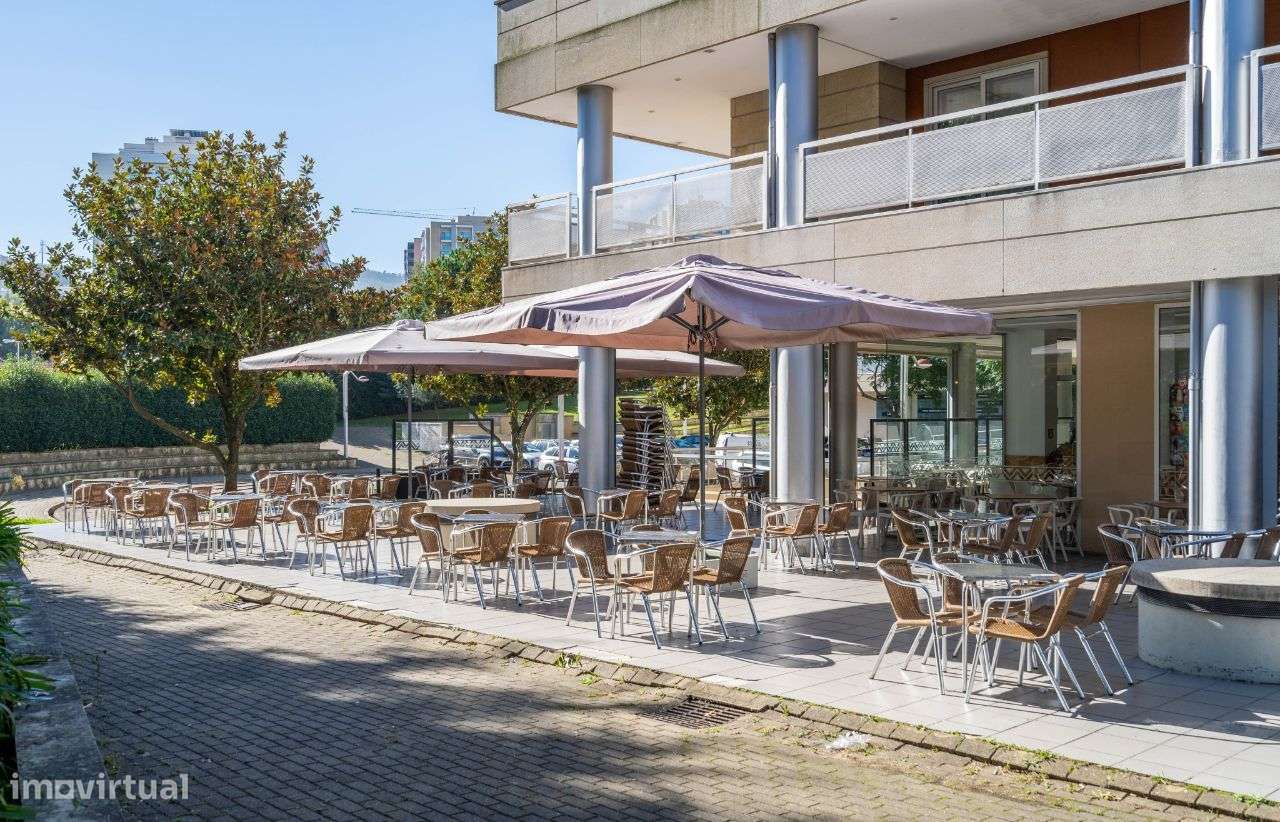 Café com Esplanada e Classificação de 4.6 no Google Reviews - Grande imagem: 3/26
