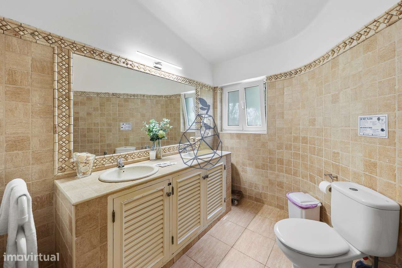 Moradia T3 com Piscina e Jardim + Anexo Urbanização Serra e Mar - Port-32