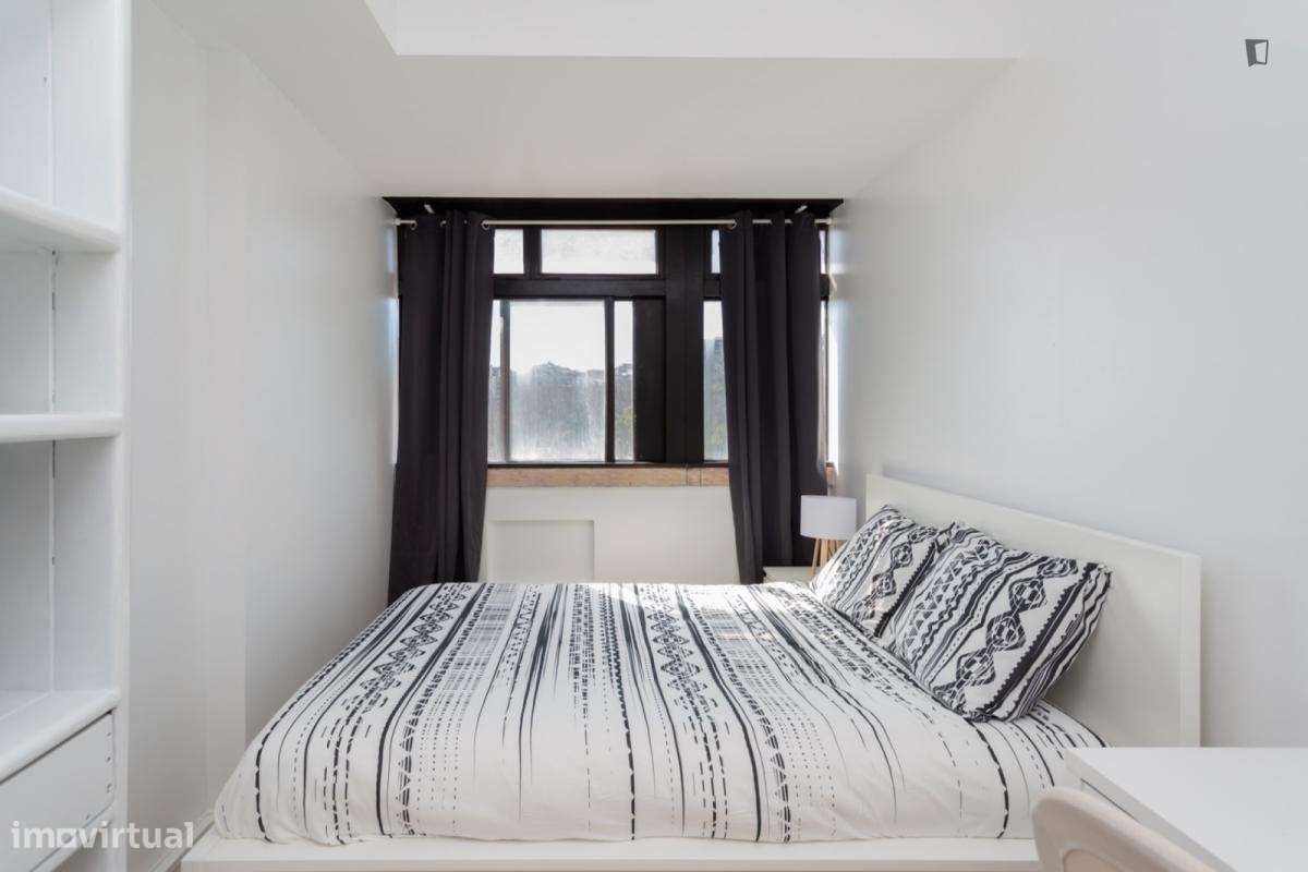 Quarto - localizado em Marquês de Pombal Lisbon - Grande imagem: 3/38