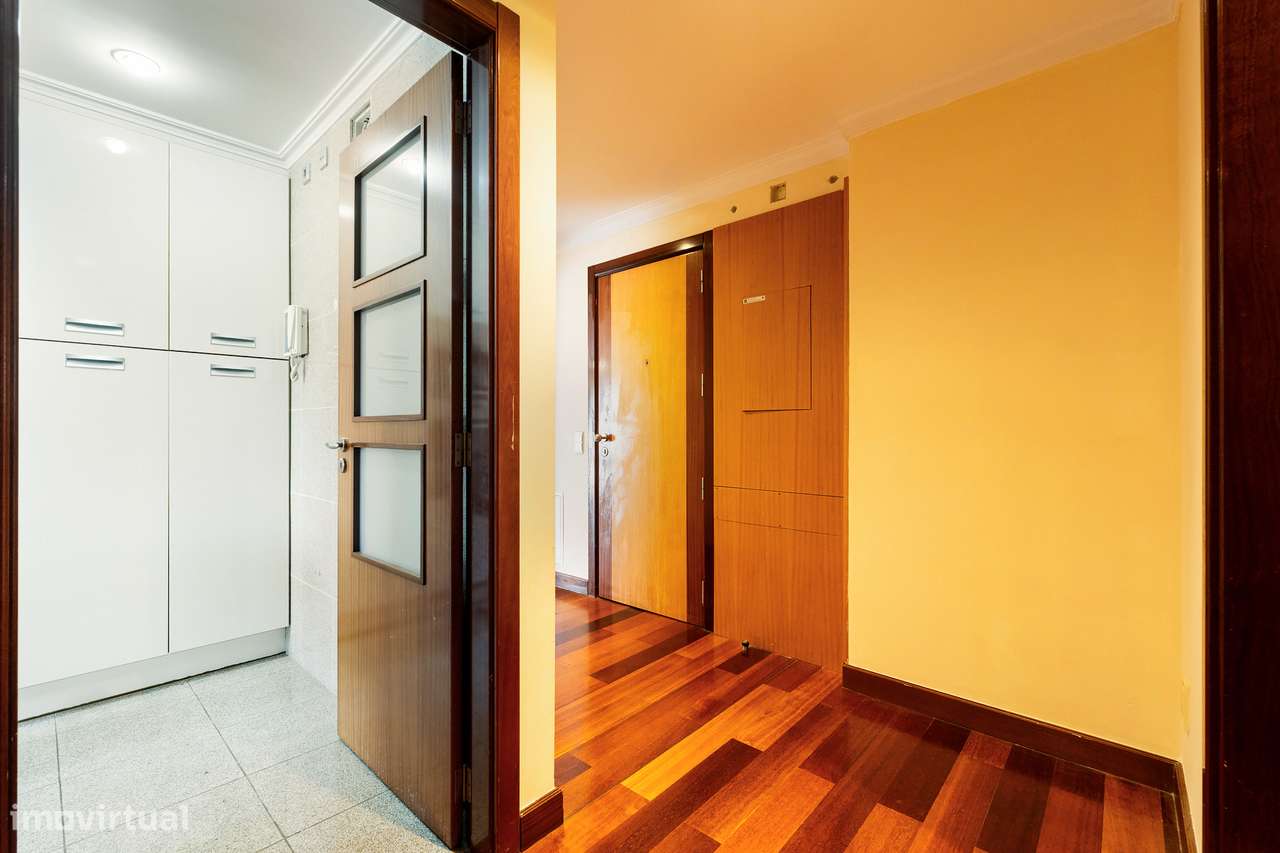 Apartamento t3 à venda na Rua Dom António Barroso, 268-10