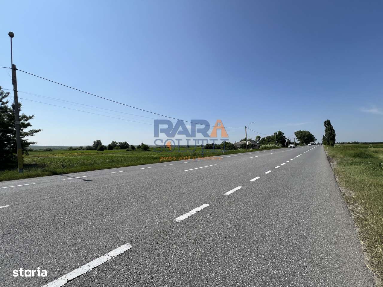 Teren 9969 mp, situat la E85, între două intrări pe autostrada A7-2