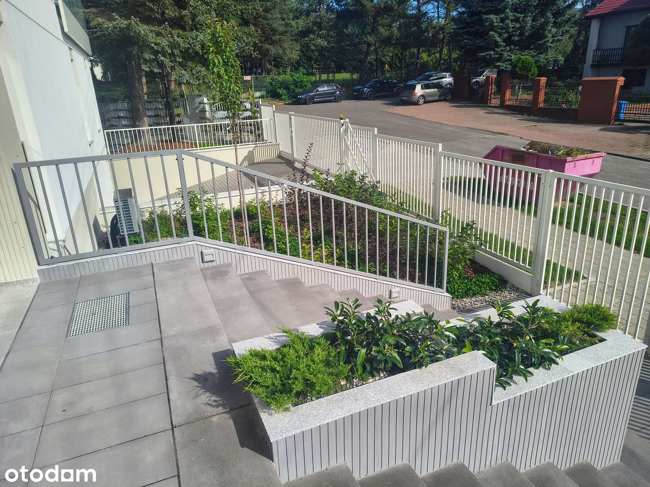 Julianów - dwukondygnacyjny apartament z tarasem i ogródkiem-11