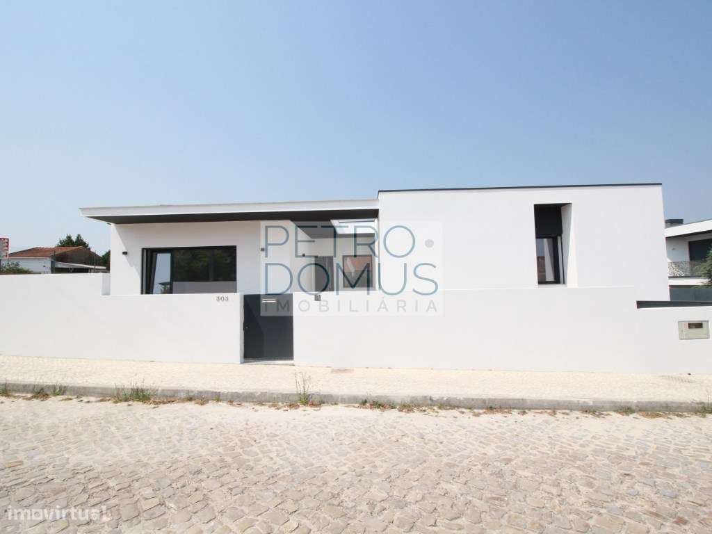 MORADIA ISOLADA DE CAVE E R/C - Grande imagem: 3/36