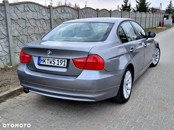 BMW Seria 3 318d Sport Line - 12