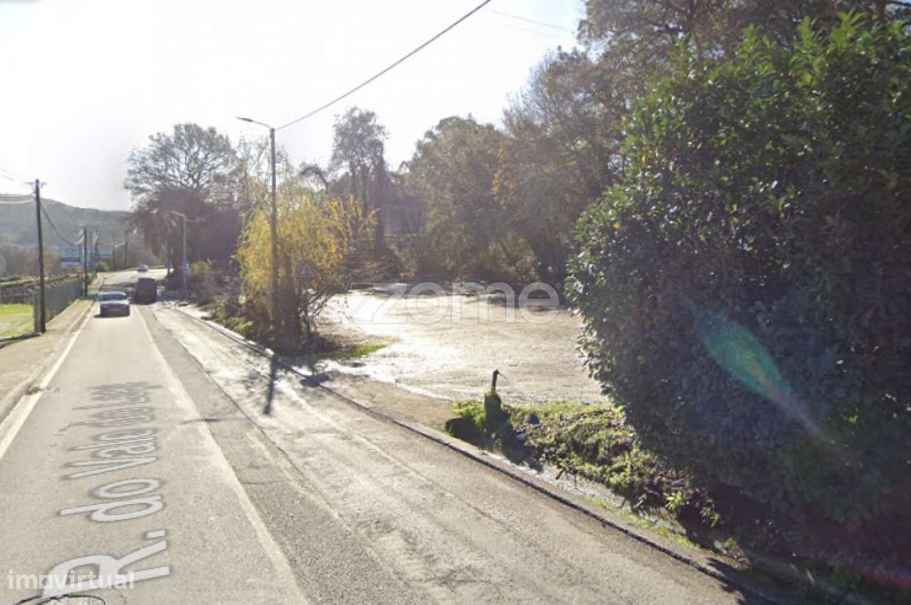 Espaço com visibilidade privilegiada na EN105 (Porto - Guimarães) - Grande imagem: 1/24