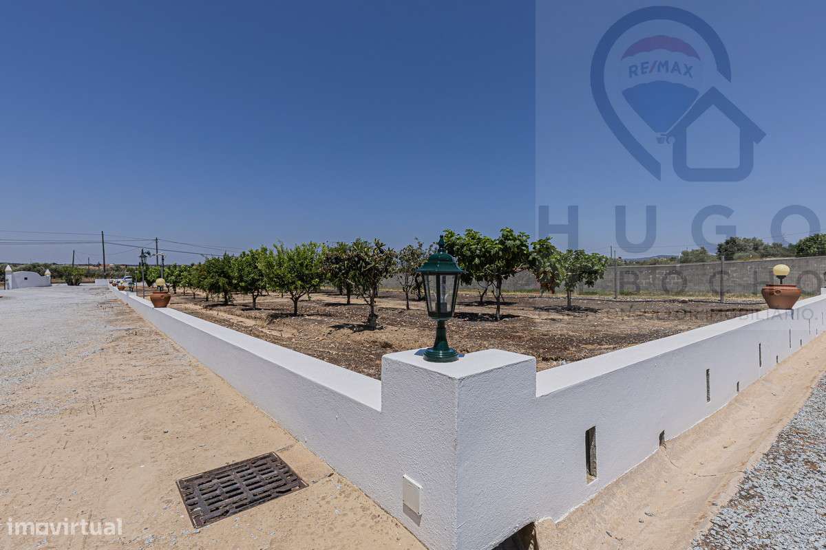 Quinta com 1,425 ha em Redondo-18