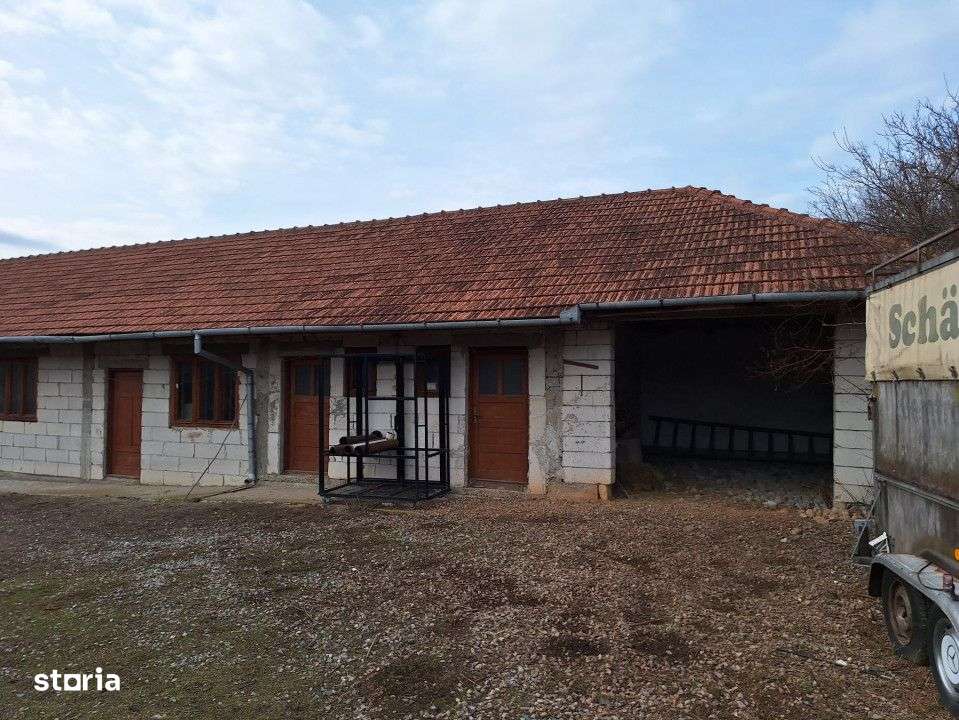 Proprietate industriala versatila – hala + casa P+E pe E79, Hidiselu-2