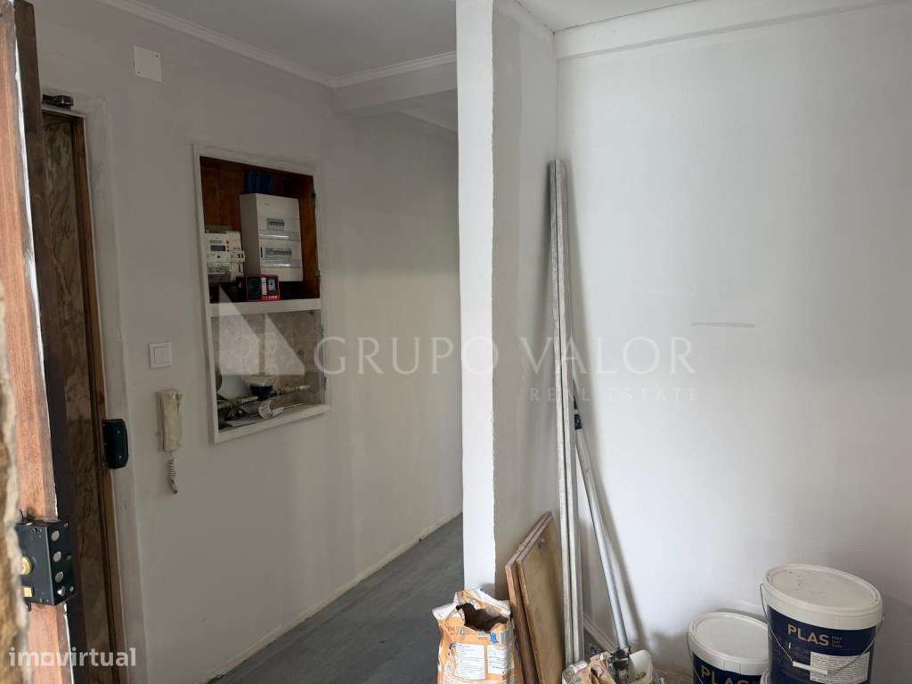 Apartamento T2 em remodelação total com Arrecadação, em Mem Martins-9